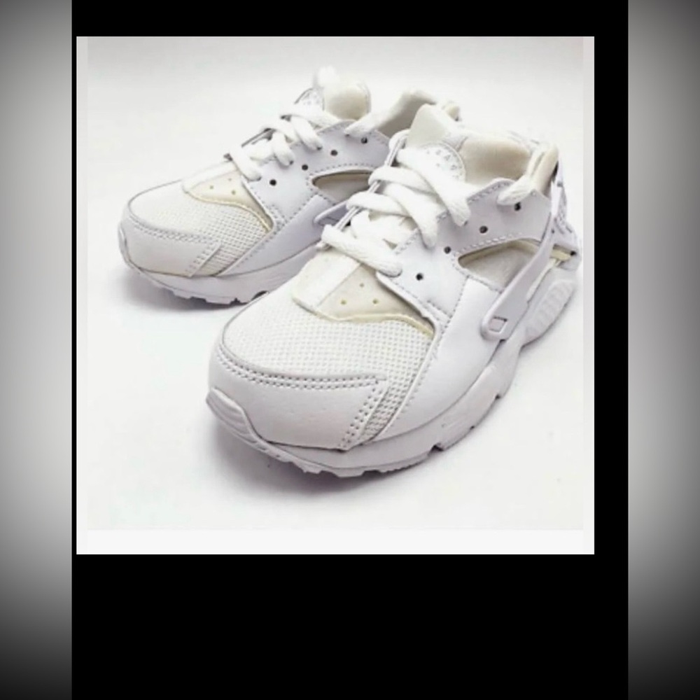 Nike Youth Huarache Sneakers in White & Cream Champagne colors Women’s size 8.5